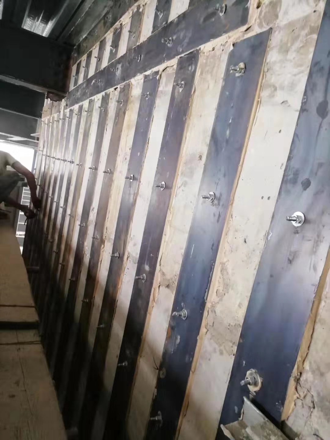 西乌珠穆沁粘钢加固的施工流程